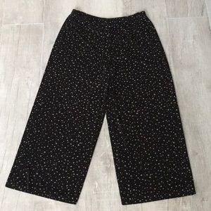 Chico’s Travelers Cropped Pants Size 2 which is L/12 - black/white